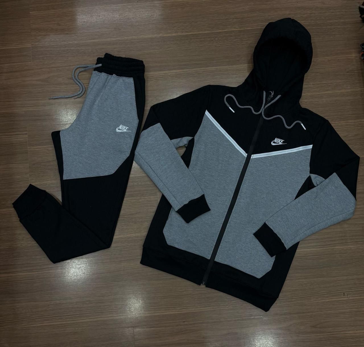 Conjunto Nike Sportswear Tech Tleece