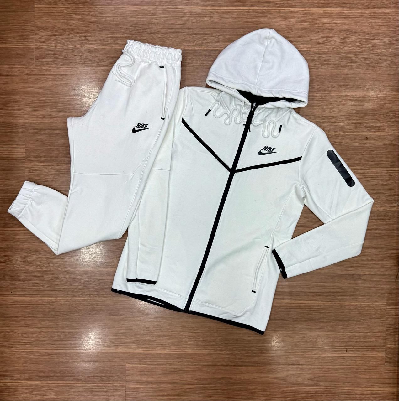 Conjunto Nike Sportswear Tech Fleece