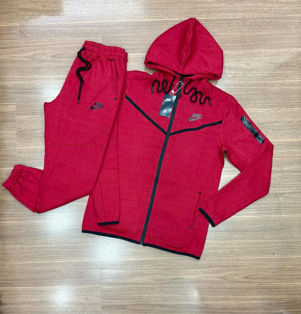 Conjunto Nike Sportswear Tech Fleece